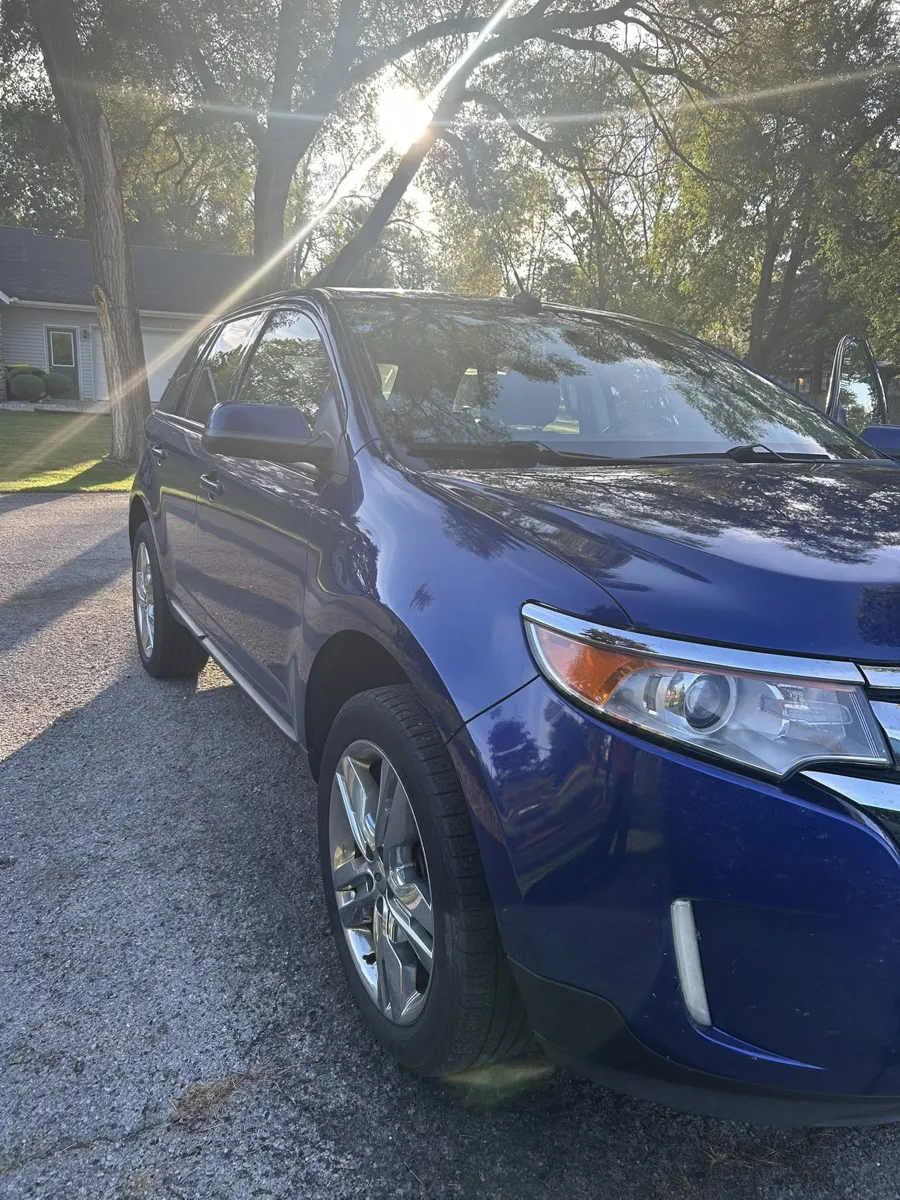 Blue Ford Edge after an exterior detail