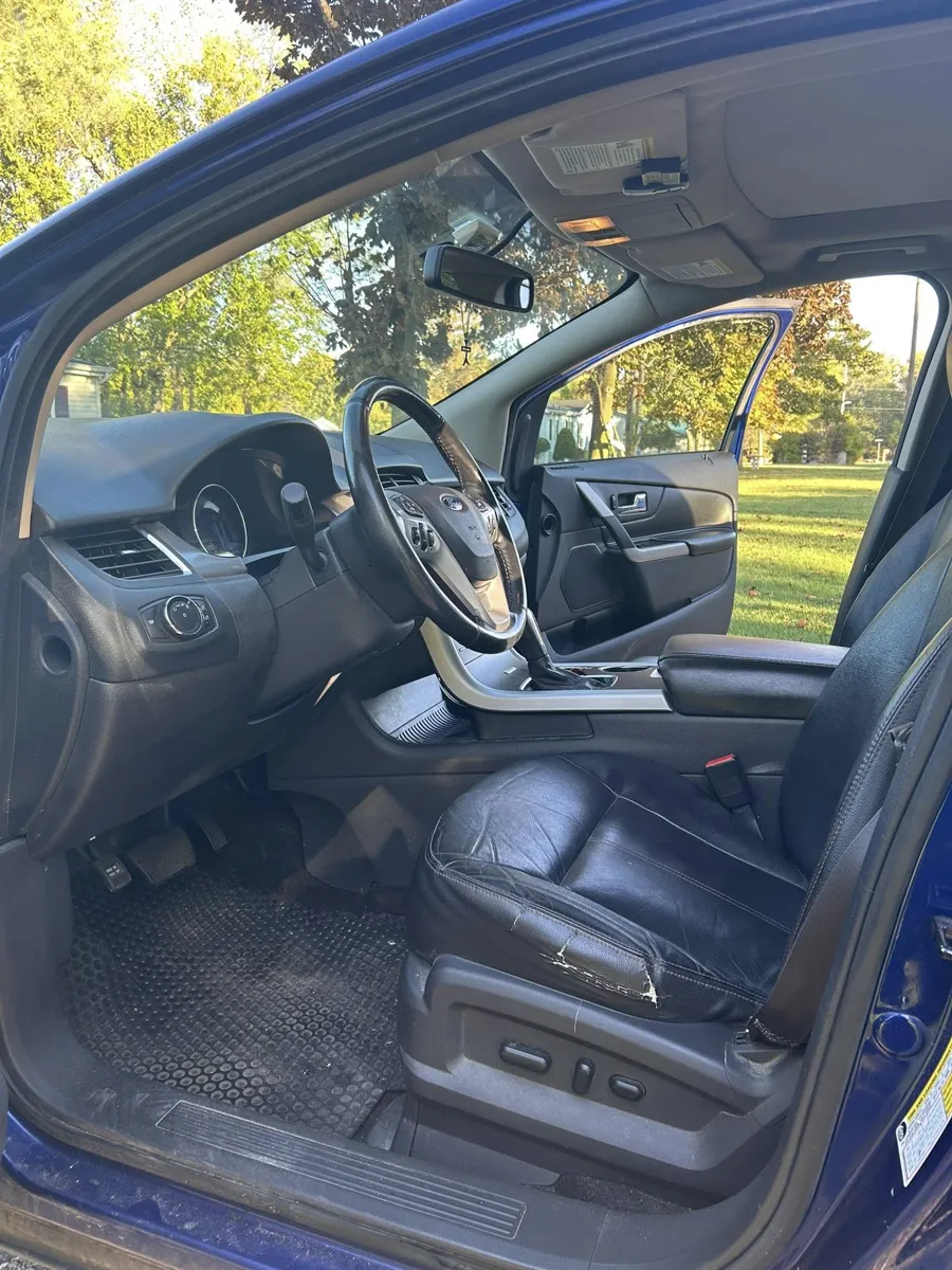 Ford Edge driver side after detailing