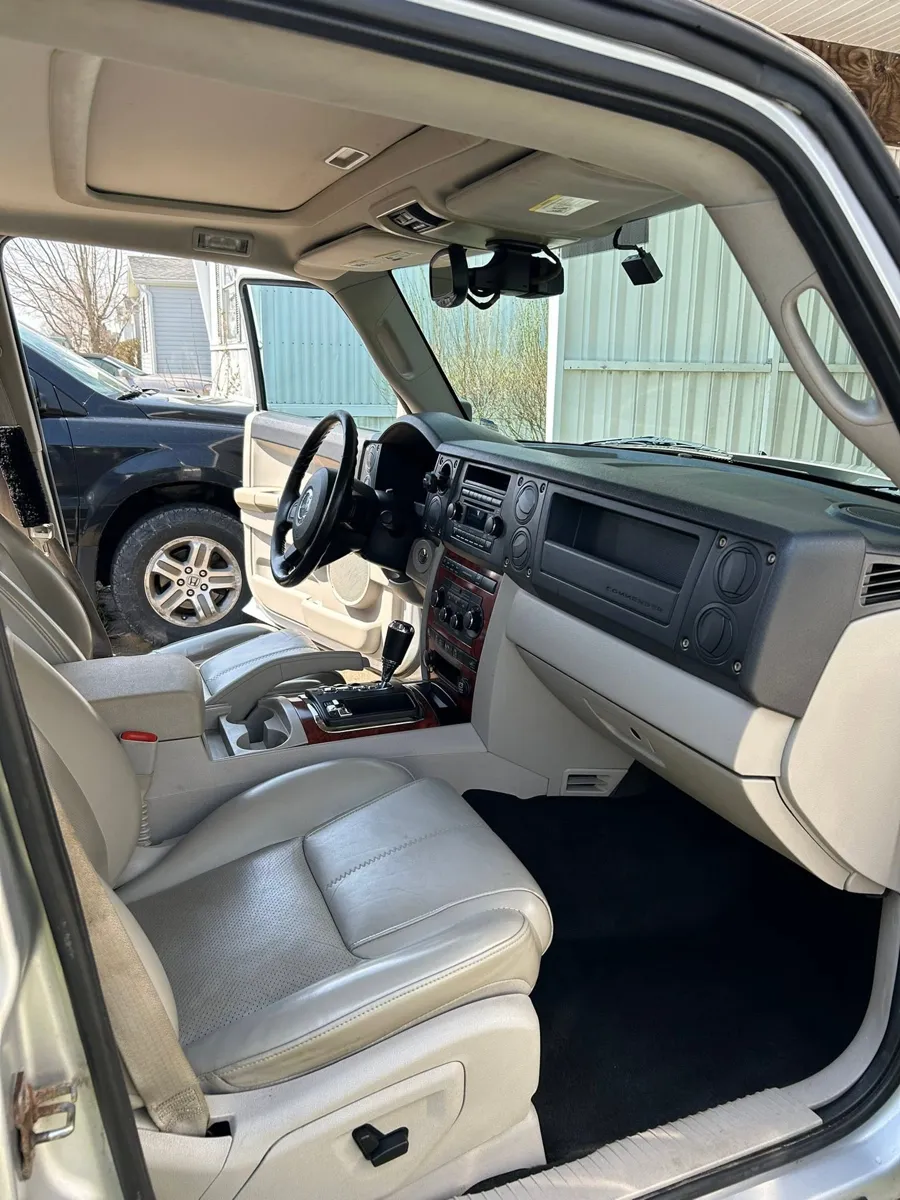 Jeep Commander front interior after detailing