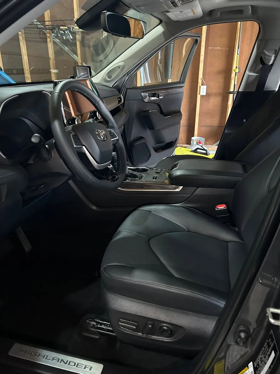 Toyota Highlander driver side after detailing